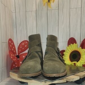 Bleecker And Bond Green‎ Suede Chukka Boots